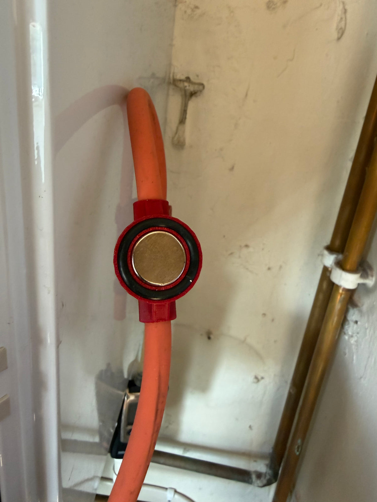Hose magnet